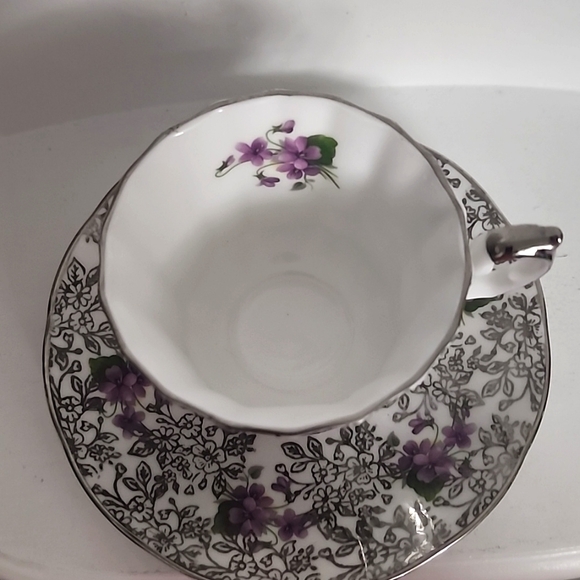 Lovely Vintage Elizabe Tea Cup and Saucer.  3rd anniversary edition silver inlay - Picture 4 of 7